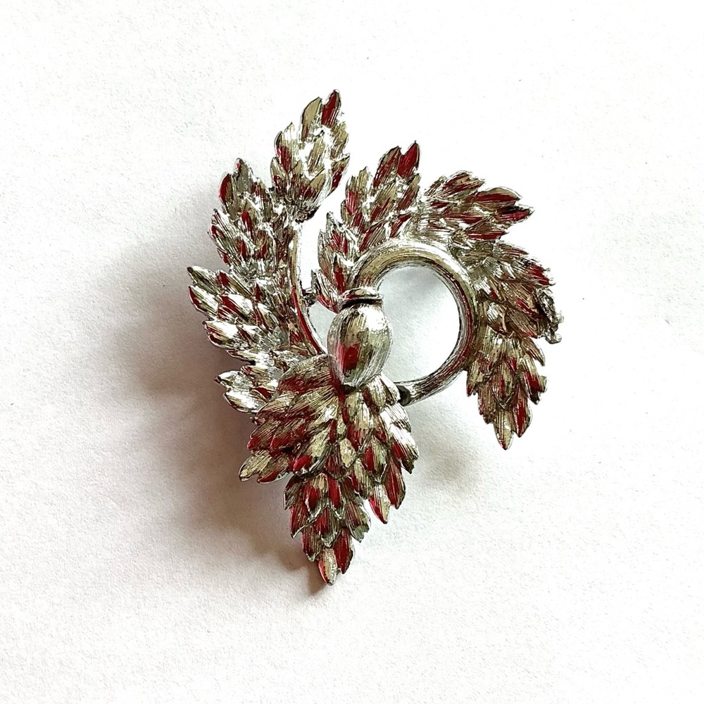 Vintage Elegant Silver and Moving Acorn, Leaf Brooch from Lisner